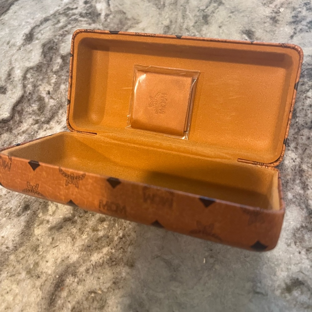 Mcm Sunnies NWT in box - Picture 5 of 8